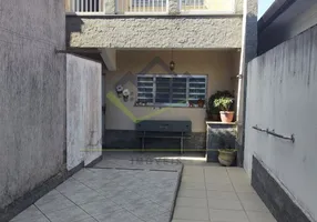 Foto 1 de Sobrado com 3 Quartos à venda, 170m² em Parque Maria Helena, Suzano