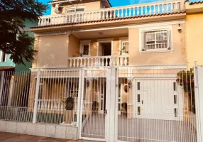 Foto 1 de Casa com 4 Quartos à venda, 290m² em Guarujá, Porto Alegre