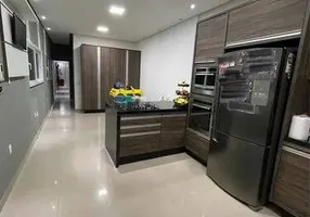 Foto 1 de Casa com 3 Quartos à venda, 220m² em Vila Yolanda, Osasco