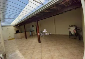 Foto 1 de Casa com 3 Quartos à venda, 209m² em Jardim Patrícia, Uberlândia