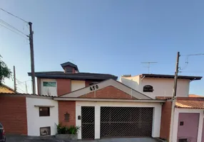 Foto 1 de Casa com 5 Quartos para alugar, 316m² em Vila Lavínia, Mogi das Cruzes