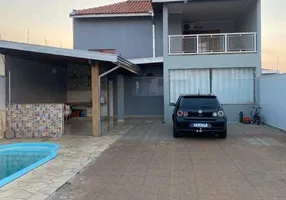 Foto 1 de Sobrado com 3 Quartos à venda, 200m² em Jardim Embare, São Carlos