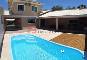 Foto 1 de Casa com 4 Quartos para alugar, 160m² em Praia de Mariscal, Bombinhas