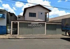 Foto 1 de com 8 Quartos para alugar, 64m² em Custódio Pereira, Uberlândia
