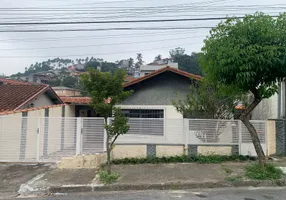 Foto 1 de Casa com 4 Quartos para alugar, 310m² em Colonia, Ribeirão Pires