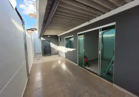 Foto 1 de Casa com 2 Quartos para alugar, 90m² em Laranjeiras, Uberlândia