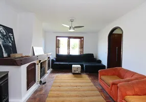 Foto 1 de Casa com 3 Quartos à venda, 210m² em Espiríto Santo, Porto Alegre