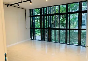 Foto 1 de Sala Comercial para alugar, 18m² em Jardim Everest, São Paulo