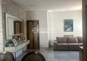 Foto 1 de Casa com 5 Quartos para alugar, 560m² em Centro, Araguari