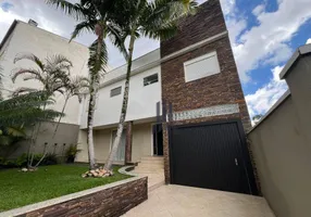 Foto 1 de Casa com 3 Quartos à venda, 258m² em Boa Vista, Curitiba