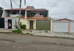 Foto 1 de Sobrado com 4 Quartos à venda, 260m² em Setor Sudoeste, Goiânia