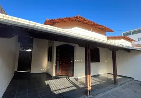 Foto 1 de Casa com 2 Quartos para alugar, 186m² em Rio Branco, Belo Horizonte