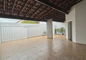 Foto 1 de Casa com 3 Quartos à venda, 322m² em Alto Umuarama, Uberlândia