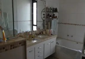 Foto 1 de Apartamento com 3 Quartos para venda ou aluguel, 230m² em Itaim Bibi, São Paulo