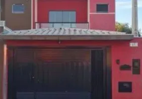Foto 1 de Sobrado com 3 Quartos à venda, 230m² em Vila Pereira, Ferraz de Vasconcelos