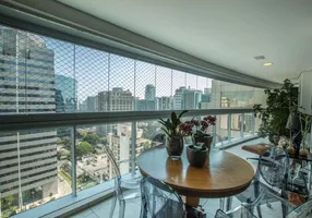 Foto 1 de Apartamento com 3 Quartos à venda, 201m² em Itaim Bibi, São Paulo