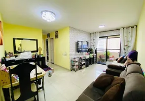 Foto 1 de Apartamento com 3 Quartos à venda, 66m² em Guarapiranga, São Paulo