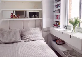 Foto 1 de Apartamento com 2 Quartos à venda, 34m² em Barra Funda, São Paulo