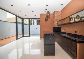 Foto 1 de Casa de Condomínio com 3 Quartos à venda, 210m² em PORTAL DO SOL GREEN, Goiânia
