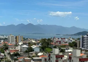 Foto 1 de Apartamento com 1 Quarto à venda, 45m² em Estreito, Florianópolis