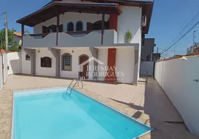 Foto 1 de Casa com 4 Quartos à venda, 274m² em Vila Bourghese, Pindamonhangaba