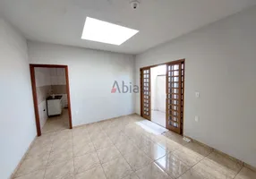 Foto 1 de Casa com 2 Quartos para alugar, 90m² em Vila Carmem, São Carlos