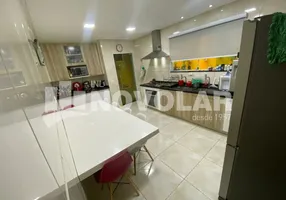 Foto 1 de Sobrado com 3 Quartos à venda, 220m² em Vila Sabrina, São Paulo