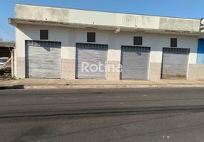 Ponto Comercial 31 m² em Tubalina em Uberlândia, por R$ 2.400/Mês - Viva  Real