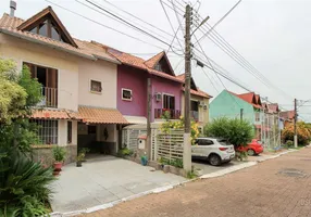 Foto 1 de Casa de Condomínio com 3 Quartos à venda, 162m² em Guarujá, Porto Alegre