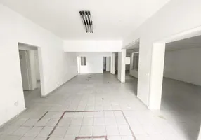 Foto 1 de Sobrado com 3 Quartos para alugar, 500m² em Santo Amaro, São Paulo