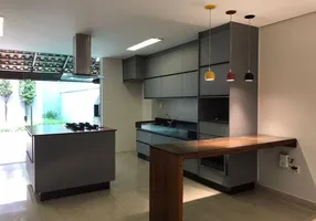 Foto 1 de Casa com 3 Quartos à venda, 180m² em Cabral, Contagem