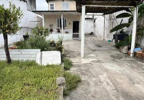 Foto 1 de Casa com 2 Quartos à venda, 244m² em Areia Branca, Santos