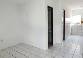 Foto 1 de Apartamento com 1 Quarto para alugar, 35m² em Itaperi, Fortaleza