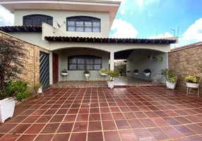 Foto 1 de Sobrado com 3 Quartos para venda ou aluguel, 309m² em Vila Harmonia, Araraquara