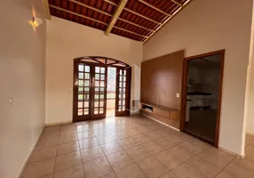 Foto 1 de Casa com 4 Quartos para alugar, 246m² em Jardim América, Goiânia