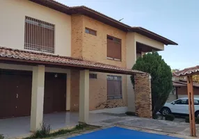 Foto 1 de Casa com 4 Quartos para alugar, 280m² em Candelária, Natal