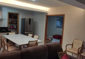 Foto 1 de Casa com 4 Quartos à venda, 238m² em Vila Itatiaia, Goiânia