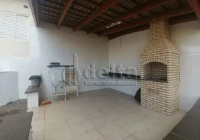 Foto 1 de Casa com 3 Quartos à venda, 300m² em Osvaldo Rezende, Uberlândia