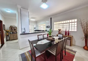 Foto 1 de Casa com 3 Quartos à venda, 208m² em Jardim Alvorada, Mirassol