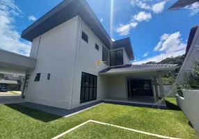 Foto 1 de Casa de Condomínio com 4 Quartos à venda, 476m² em Green Valleiy, Teresópolis