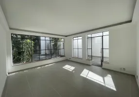 Foto 1 de Sobrado com 4 Quartos à venda, 250m² em Mirandópolis, São Paulo