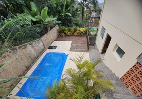 Foto 1 de Casa com 3 Quartos à venda, 249m² em Coqueiros, Florianópolis