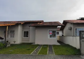 Foto 1 de Casa com 2 Quartos para alugar, 52m² em Itinga, Araquari