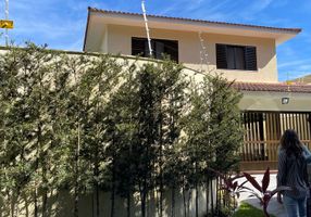 Casa com 4 Quartos à venda, 400m² em Balneário Praia do Pernambuco, Guarujá - imagem 1 Foto 1 de Casa com 4 Quartos à venda, 400m² em Balneário Praia do Pernambuco, Guarujá