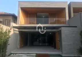 Foto 1 de Casa com 3 Quartos à venda, 380m² em Barra da Tijuca, Rio de Janeiro