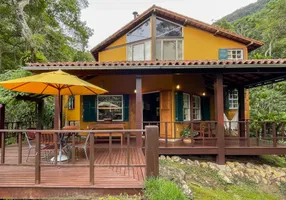 Foto 1 de Casa de Condomínio com 3 Quartos à venda, 219m² em Fazenda Inglesa, Petrópolis