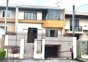 Foto 1 de Sobrado com 3 Quartos à venda, 140m² em Uberaba, Curitiba