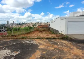 Foto 1 de Lote/Terreno à venda, 360m² em Guilhermina Vieira Chaer, Araxá