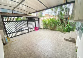 Foto 1 de Casa com 2 Quartos para alugar, 104m² em Gonzaga, Santos