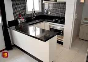 Foto 1 de Apartamento com 2 Quartos à venda, 50m² em Carianos, Florianópolis